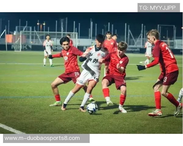 中国足球冲击世界冠军之路：从青训到职业联赛的全面探索与展望